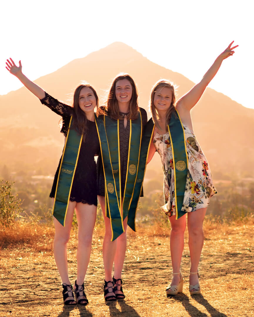 senior portraits group sunset
